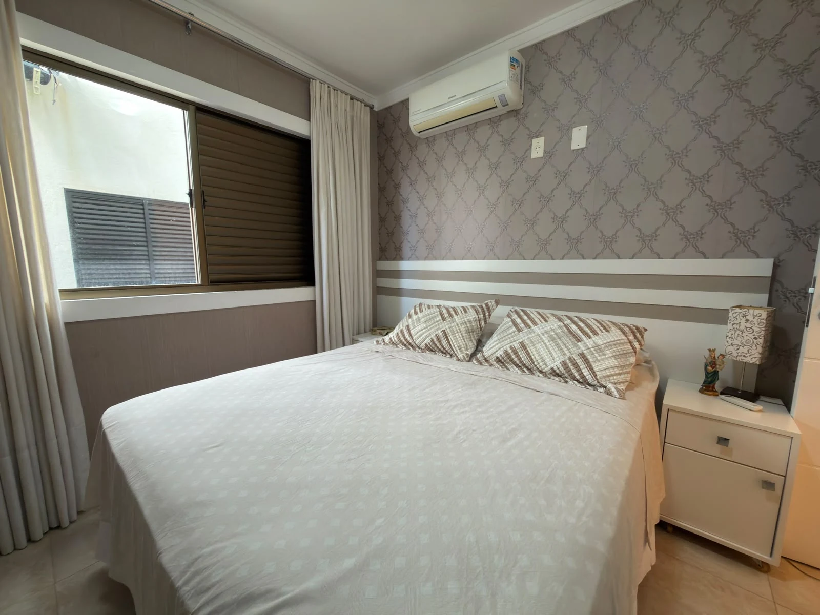 Foto real de um dormitório do apartamento em Mar Grosso, Laguna